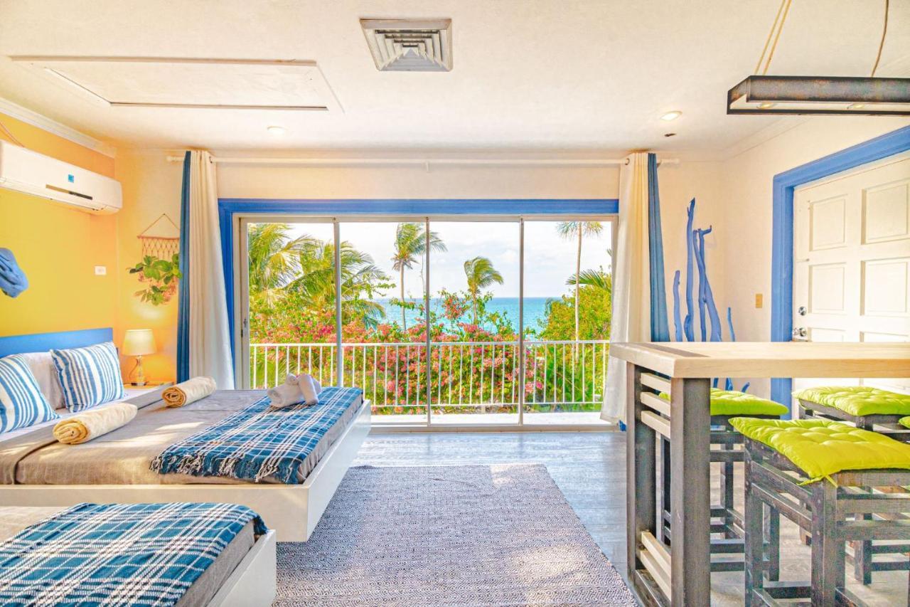 Viking Hill Oceanfront Hostel & Resort 나사우 외부 사진